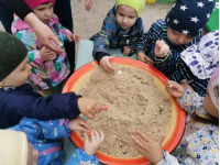 Игры с песком для малышей